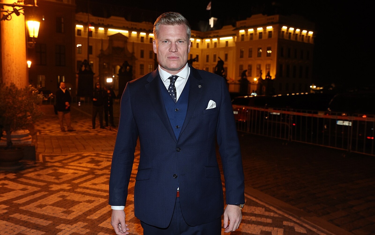    Вероятный глава МИД Чехии обещает заменить военную помощь Украине гуманитарной поддержкой