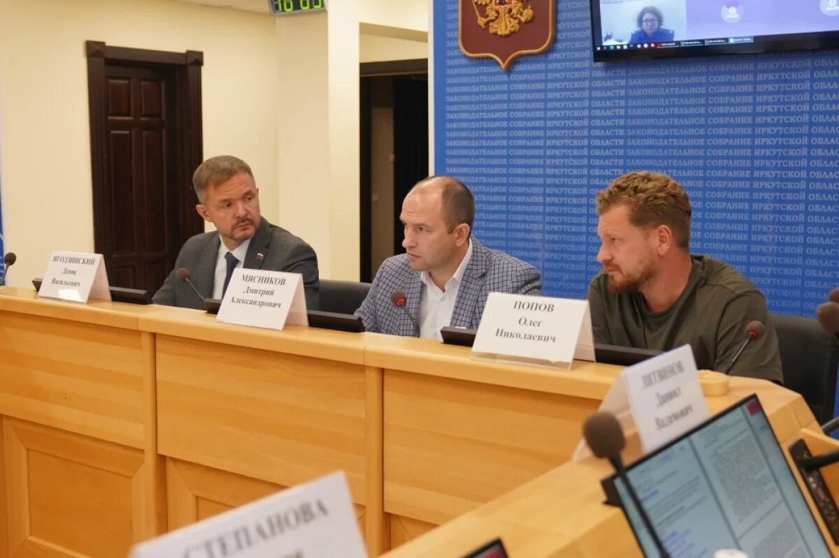    Вопрос выплаты зарплат педагогам в 2025 году обсудили депутаты ЗС