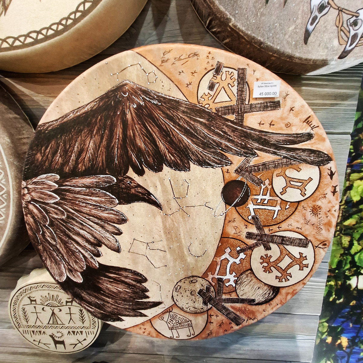 Бубен за 45 тысяч рублей. Все фотографии в этой статье сделаны мной в сувенирных магазинах Петропавловска-Камчатского.