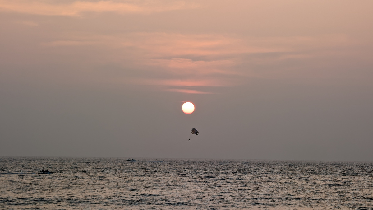 Ковалам. Hawa Beach. парасейлинг