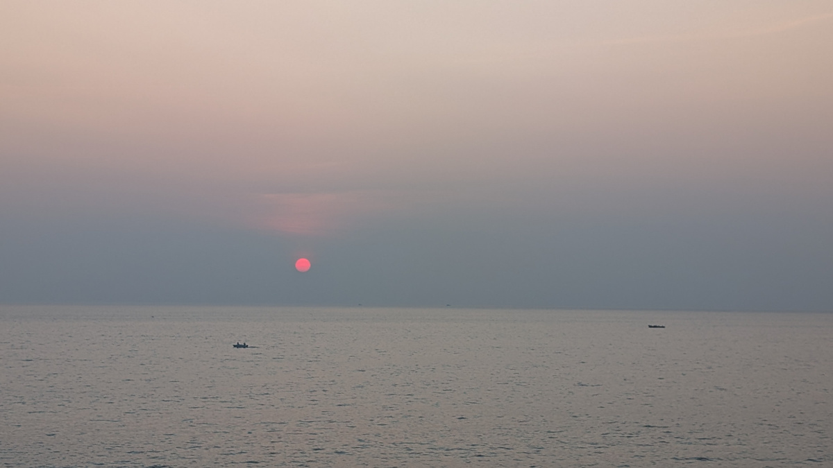 Ковалам. вид с пляжа отеля The Leela