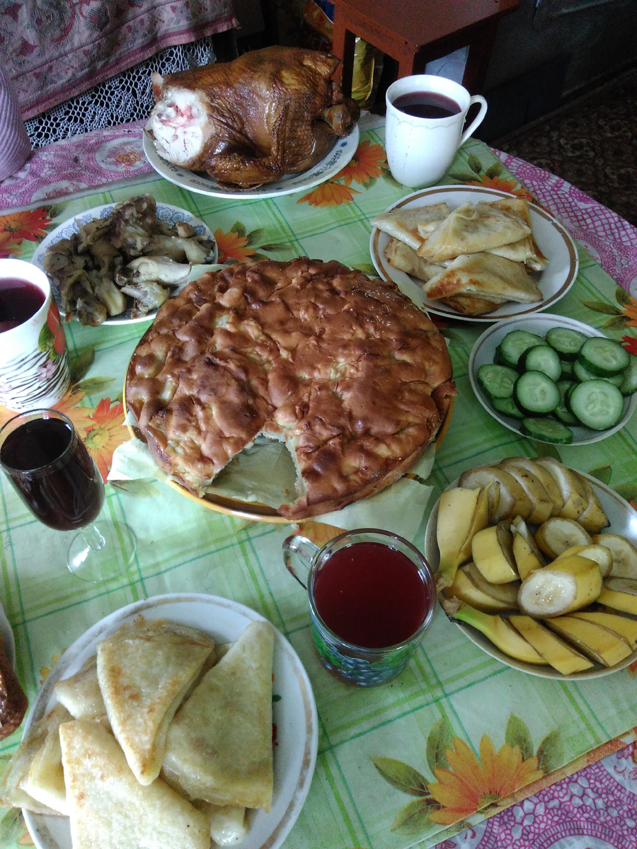 праздничный стол -фото автора