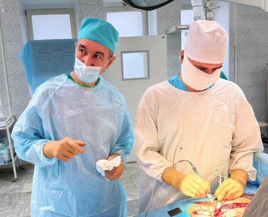    Врачи Нефтеюганска спасли 69-летнего пациента с внутренним кровотечением из-за редчайшей патологии