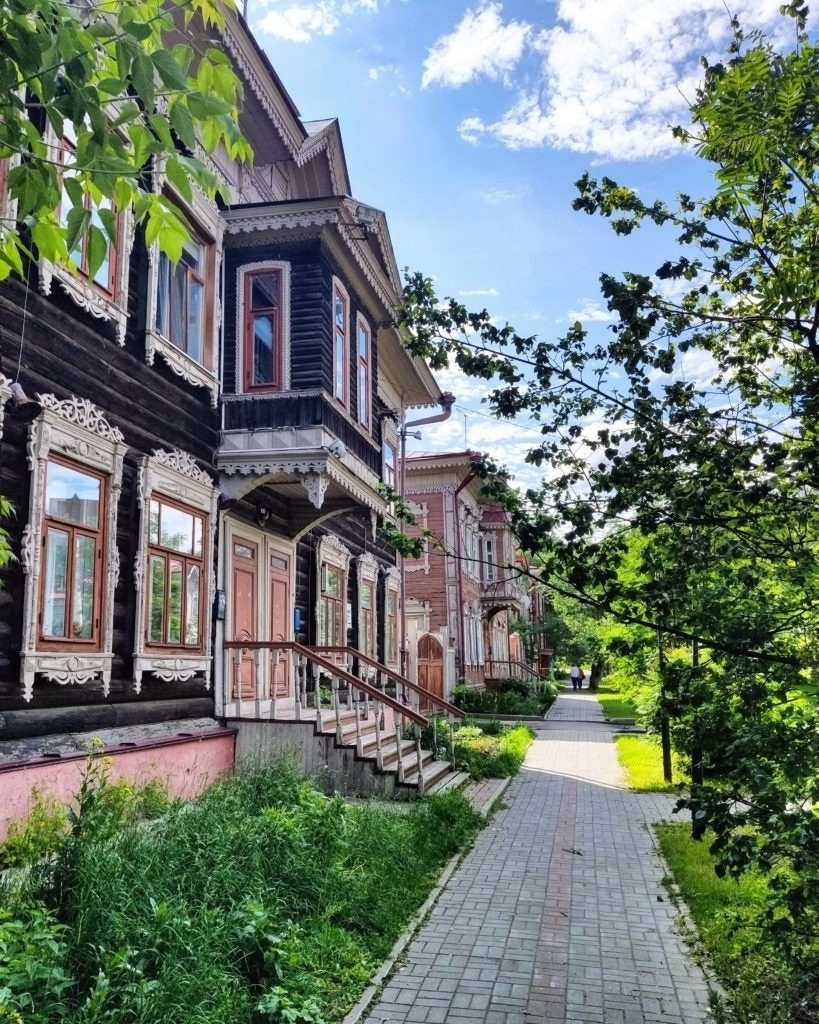  и старинный, 1604 года рождения. 