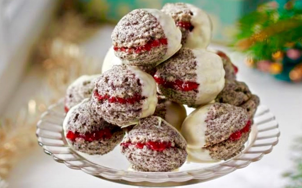 Маковое печенье с шоколадом и клюквой.