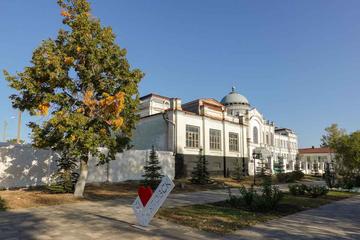 Губернский педагогический колледж (бывшее реальное училище 1905 года). Улица 1 мая, 13.