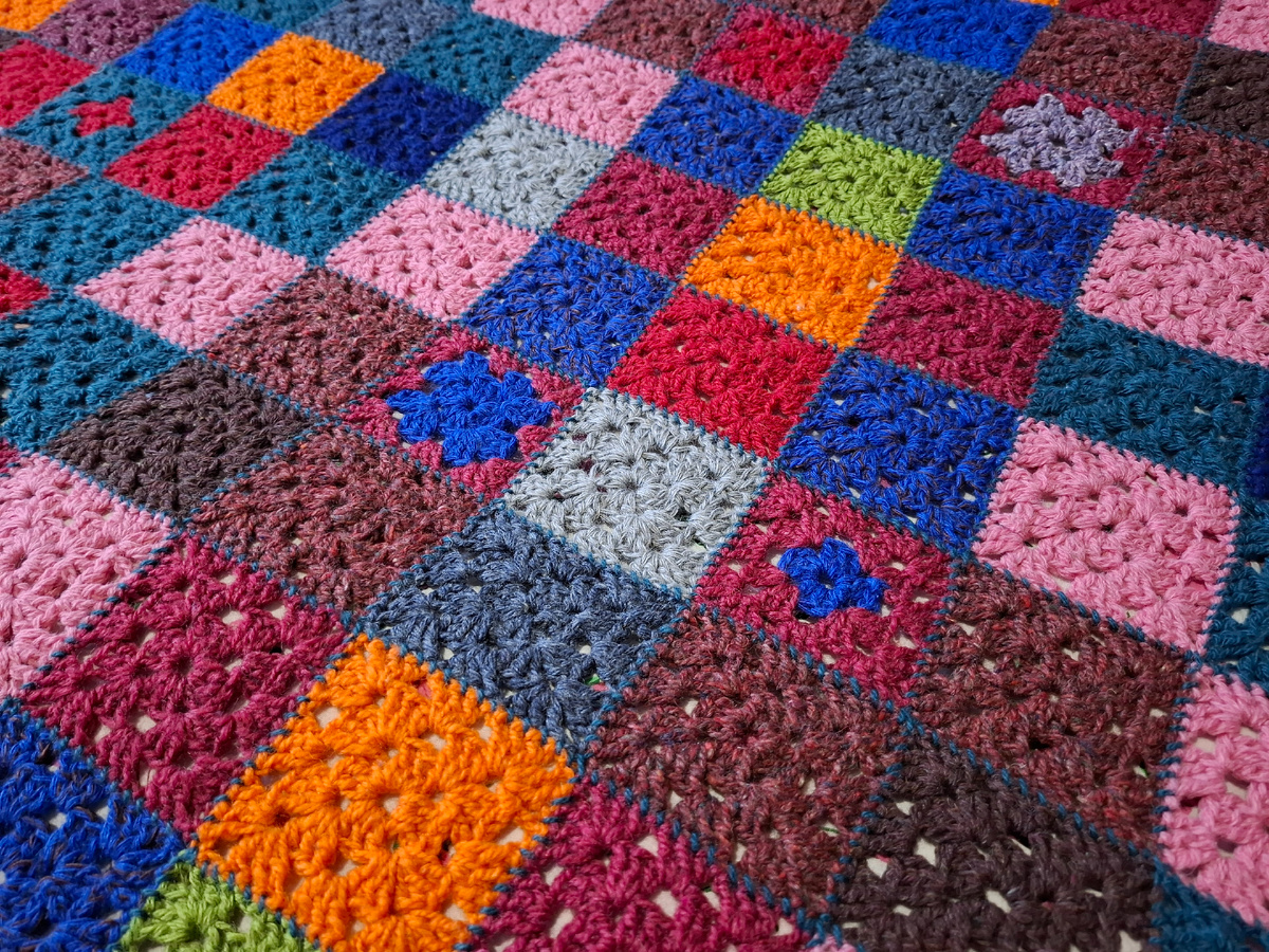 Пыталась изюминки добавить,  украсить и так красочное полотно