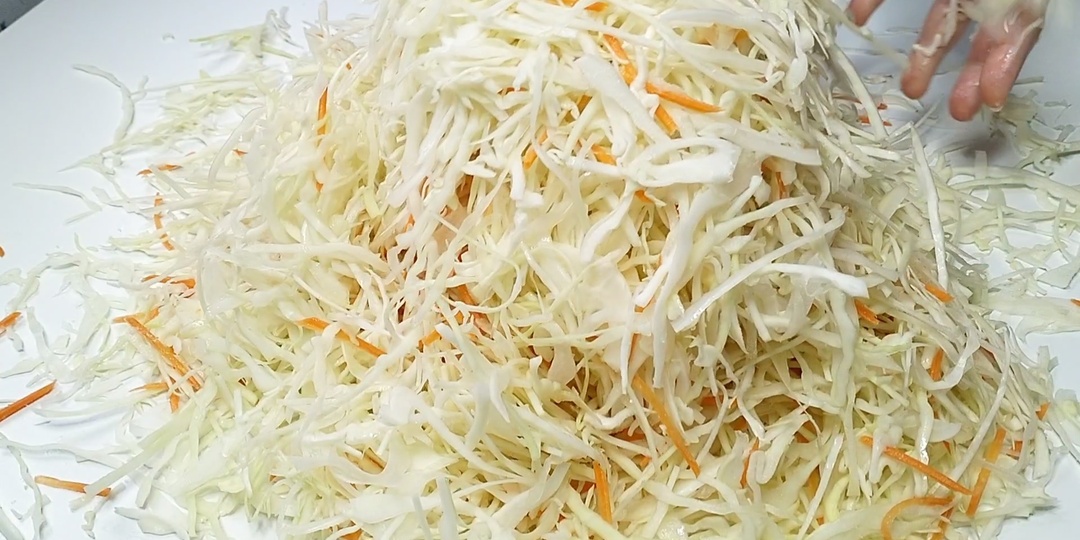 Квашеная капуста в собственном соку только капуста, морковь и соль🥗