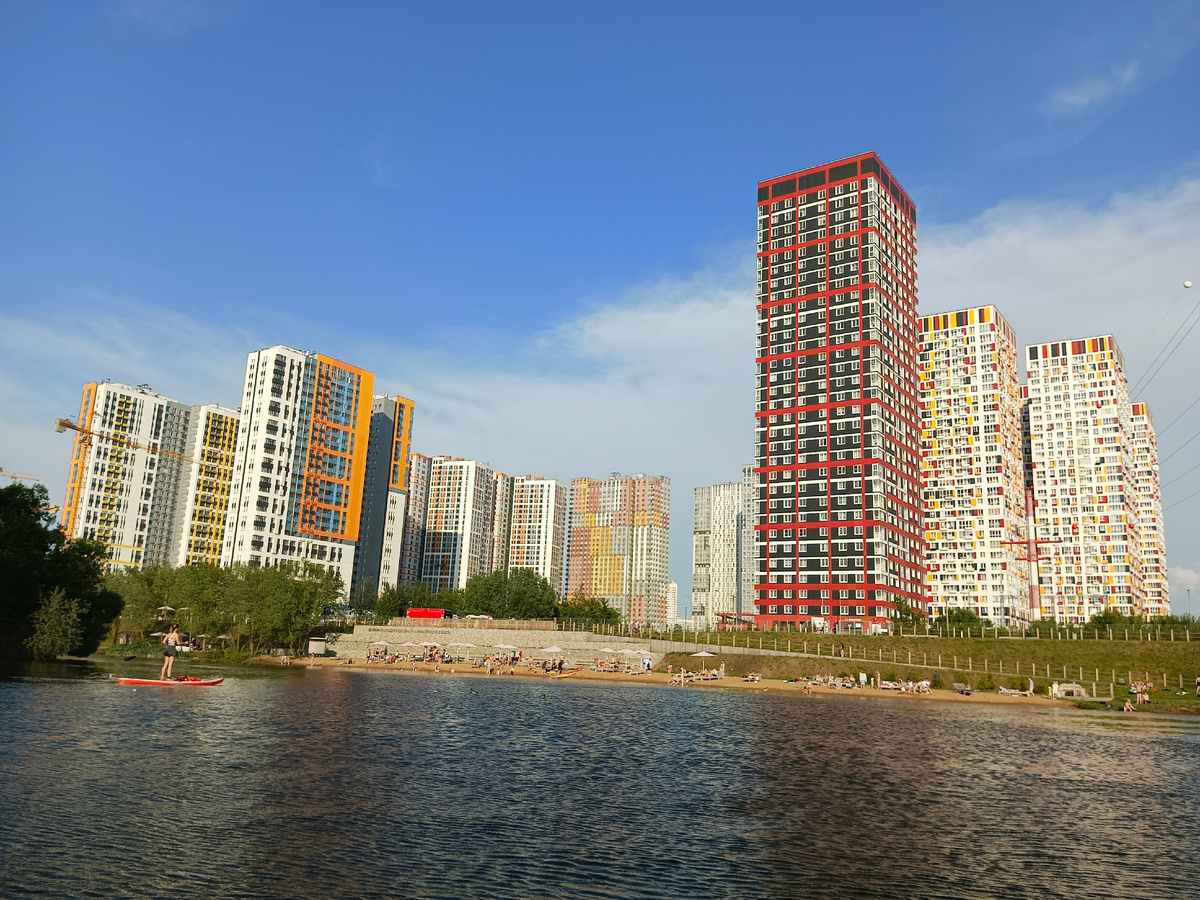 Вид на комплекс с бухты