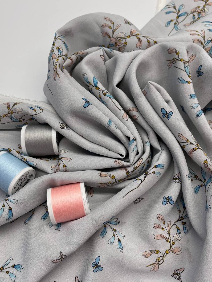 шелк 100% 
Ширина: 140 см 
Артикул: 2400304
Цена: 5900₽/м 
