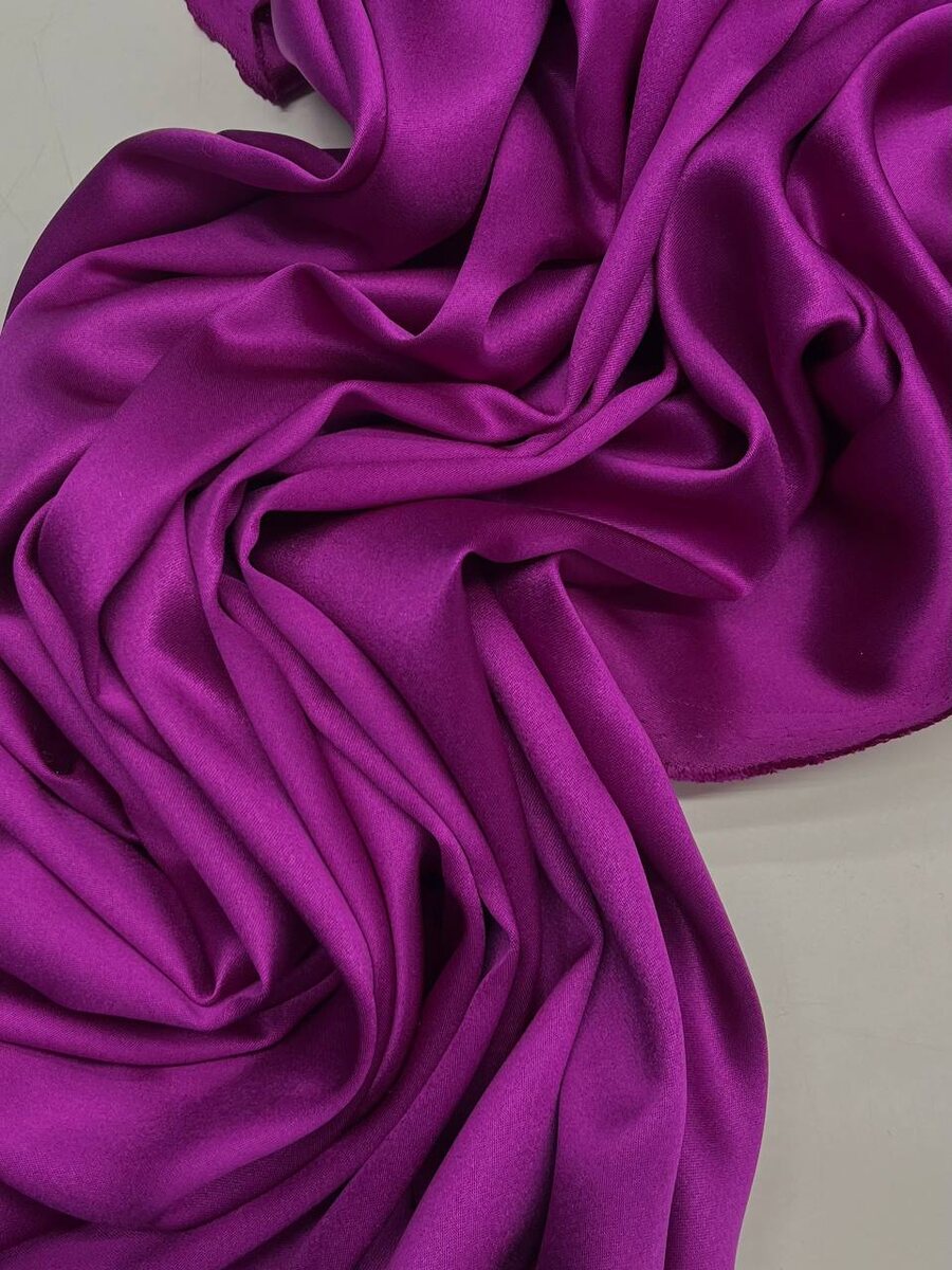 шелк 100% 
Ширина: 138 см 
Артикул: 2401242 
Цена: 6900₽/м 