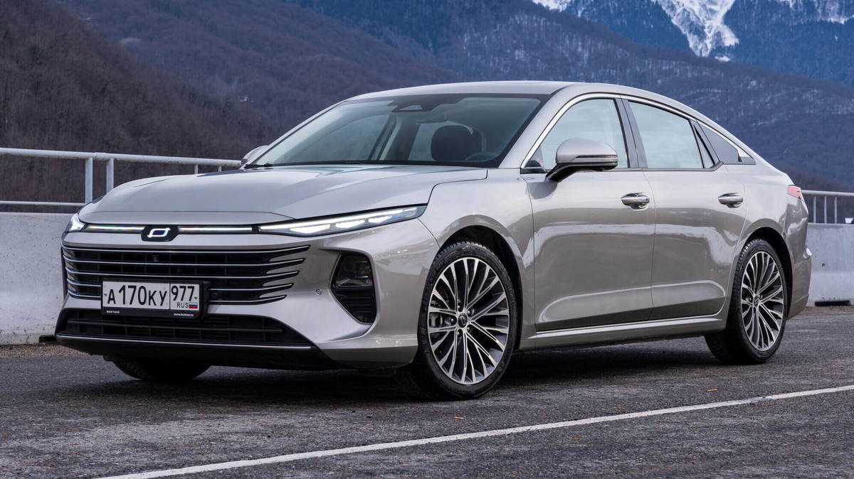    Bestune B70. Фото Bestune