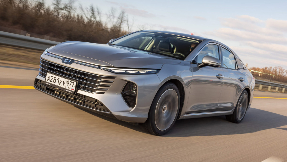    Bestune B70. Фото Bestune