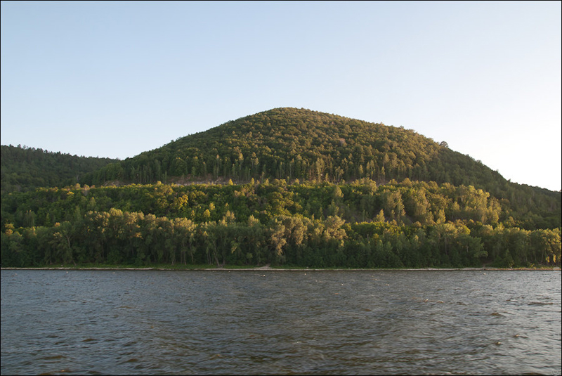 Фото с сайта https://rounb.ru/news/atmosfernyj-onlajn-proekt-udivitelnye-mesta-rossii-zhigulevskie-gory