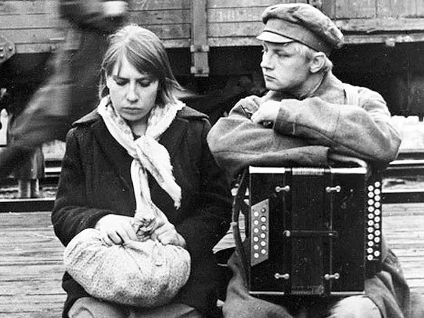 Кадр из художественного фильма Глеба Панфилова «В огне брода нет» (1967)