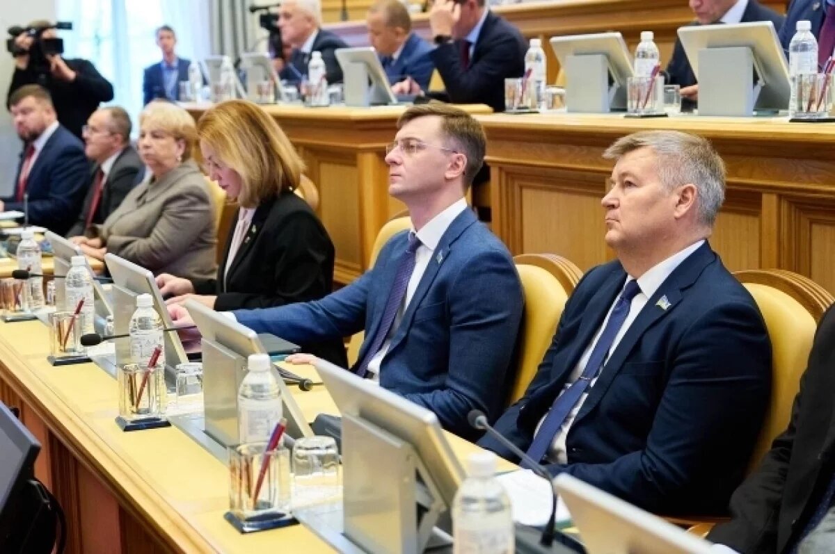    Депутаты рассмотрели 30 вопросов.