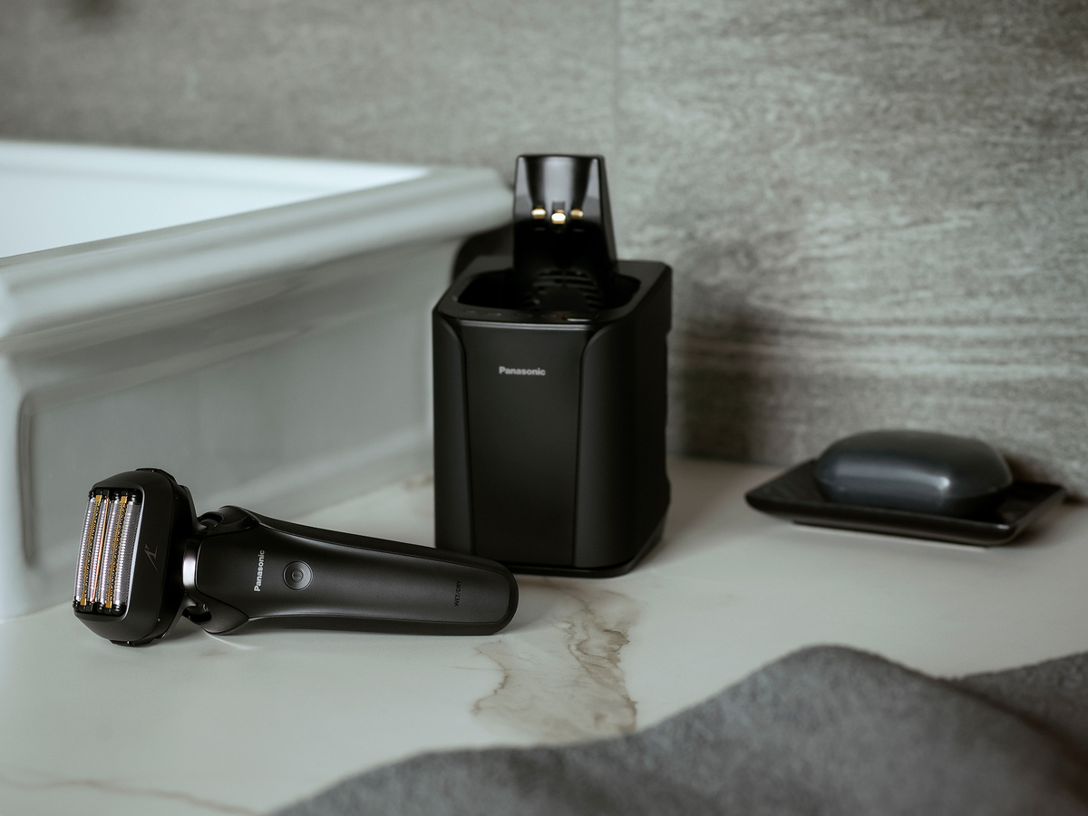Бритва cо станцией зарядки и самоочистки Panasonic ES-LS9A / Фото Panasonic Global