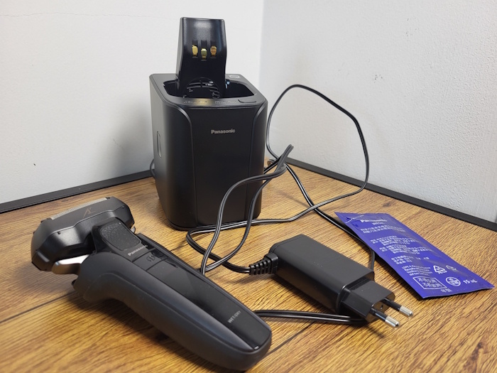 Комплект поставки бритвы Panasonic ES-LV9U  / Фото Panasonic Global