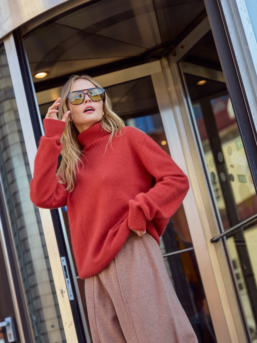 Облегченный женский свитер Norveg с высоким воротником – стильная и функциональная вещь