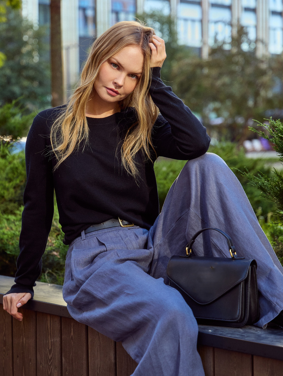 Женский джемпер Norveg с круглым воротом. Теплая базовая вещь для стильных будней. 