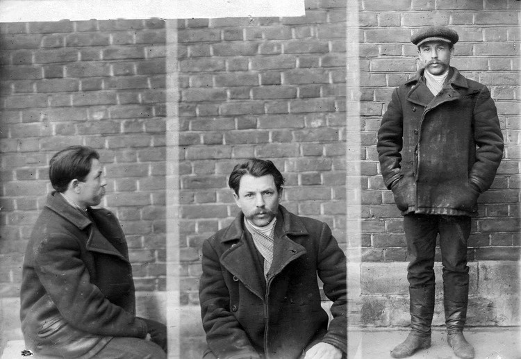 Алексей Петрович Галактионов (1888—1922) — профессиональный революционер, председатель Самарского губисполкома совета рабочих, крестьянских и красноармейских депутатов 1919—1920 гг. После захвата Самары чешским корпусом и установления власти КОМУЧа Галактионов не скрылся, а перешёл на нелегальное положение. Подпольную работу он вёл вплоть до августа, и покинул город только из-за угрозы провала. Но уже через два месяца вместе с красными войсками в качестве комиссара 1-й Самарской дивизии  он вернулся в Самару, где 10 октября был избран председателем Самарского губернского совета рабочих, крестьянских и красноармейских депутатов и его исполкома. Эту должность Алексей Галактионов занимал до июня 1920 года, когда по решению ЦК РКП (б) его перевели на советскую работу сначала в Ставрополь, потом в Ростов-на-Дону. Фото арестованного 1916 года