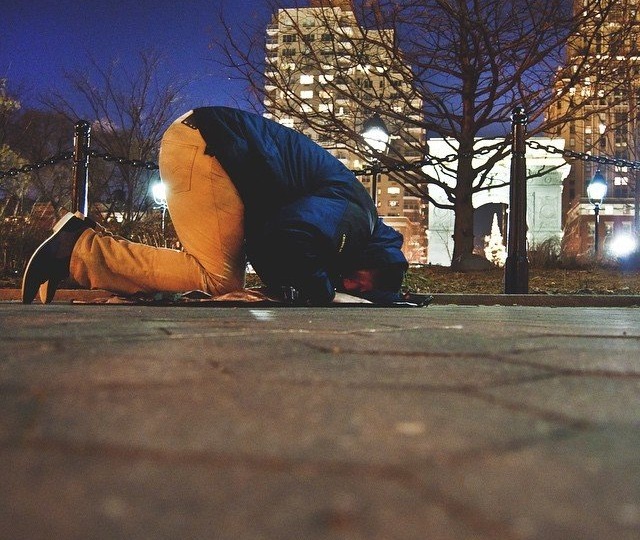 Провокация под видом молитвы: как «уличный намаз» можно использовать для развала России