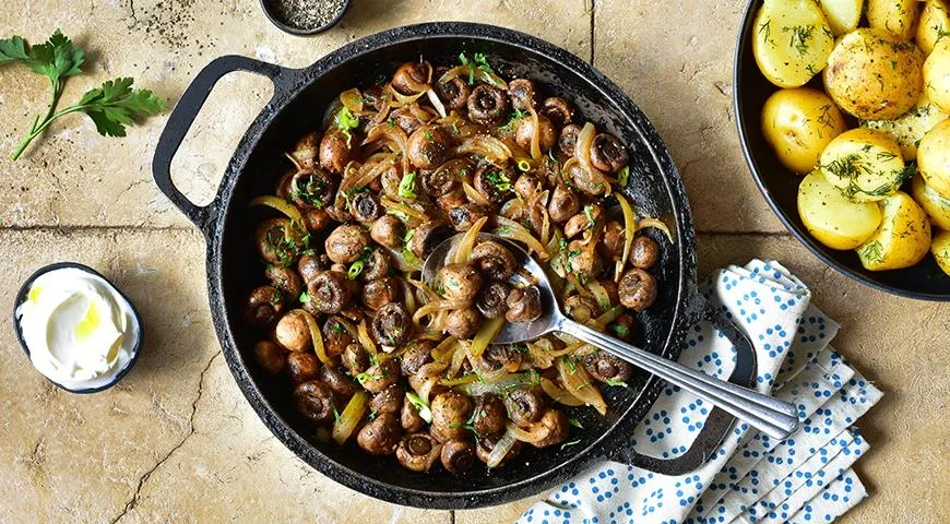 Как жарить грибы, чтобы они были румяными, а не тушились в луже: секрет вкуса