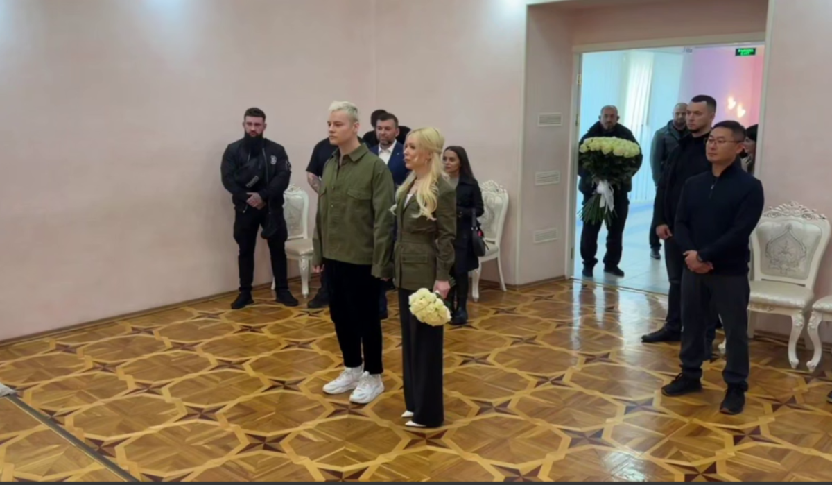     SHAMAN и Мизулина поженились. Источник: t.me/shaman_channel Автор фото: Скриншот видео