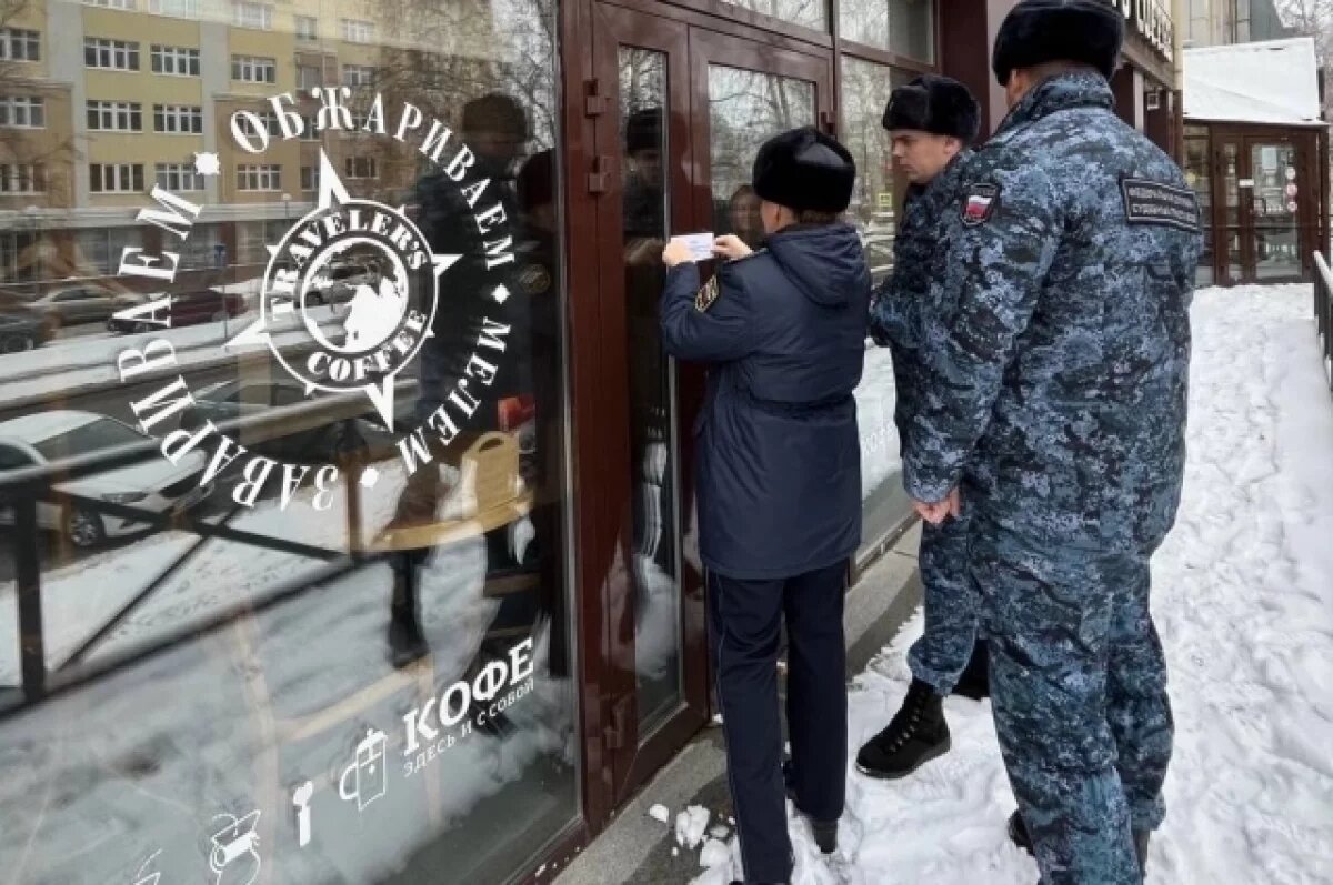    Приставы опечатали помещение.