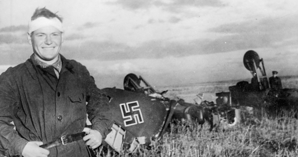 Биение сердца эхом разносилось по аэродрому: как советский лётчик угнал мессершмитт из под носа у немцев