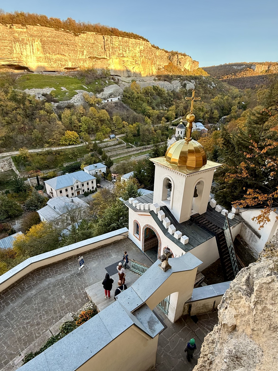 Вид с лестницы Успенского монастыря