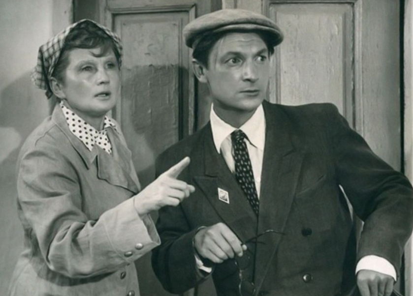Сухаревская и Вицин. Фото: кадр фильма "Она вас любит" (1956)