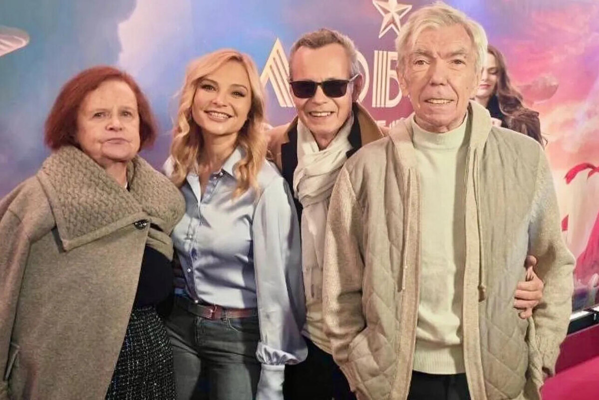    Владимир Левкин и Юрий Николаев с женами Социальные сети