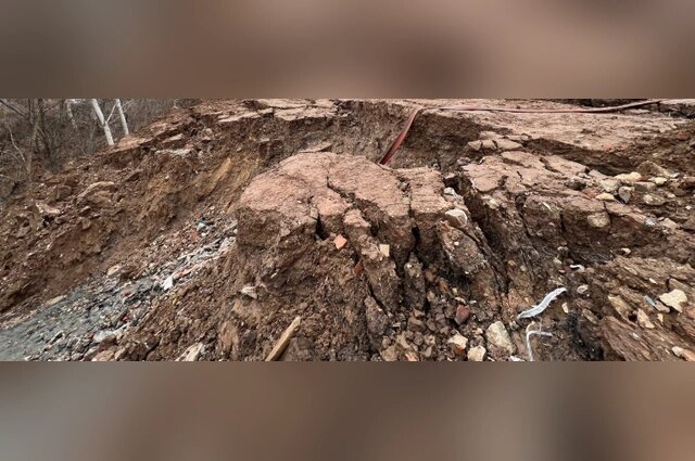    Из-за действий местных жителей на месте возникли оползни. Фото: АиФ-Казань