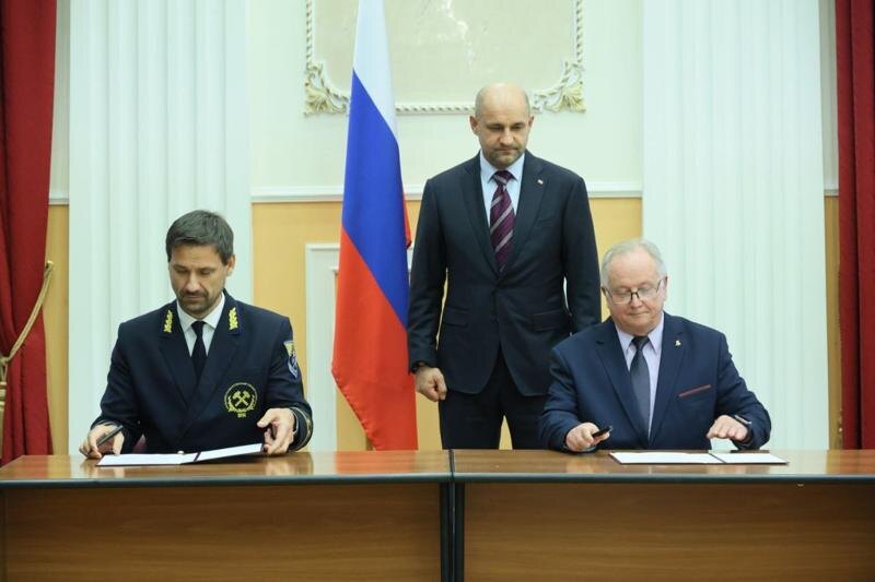    Telegram-канал полпреда президента в УрФО Артема Жоги. Подписание соглашения о сотрудничестве между Уральским государственным горным и Донецким национальным техническим университетами