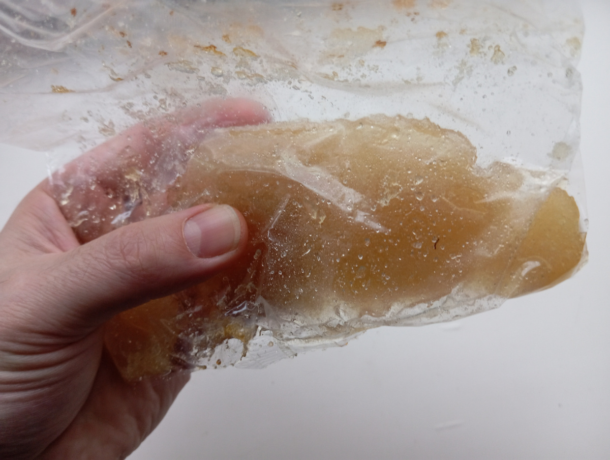 Сухая питательная смесь за два года превратилась во влажную питательную смесь.