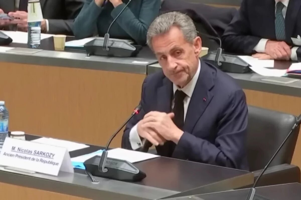    Point: экс-президент Франции Саркози отказывается есть тюремную еду