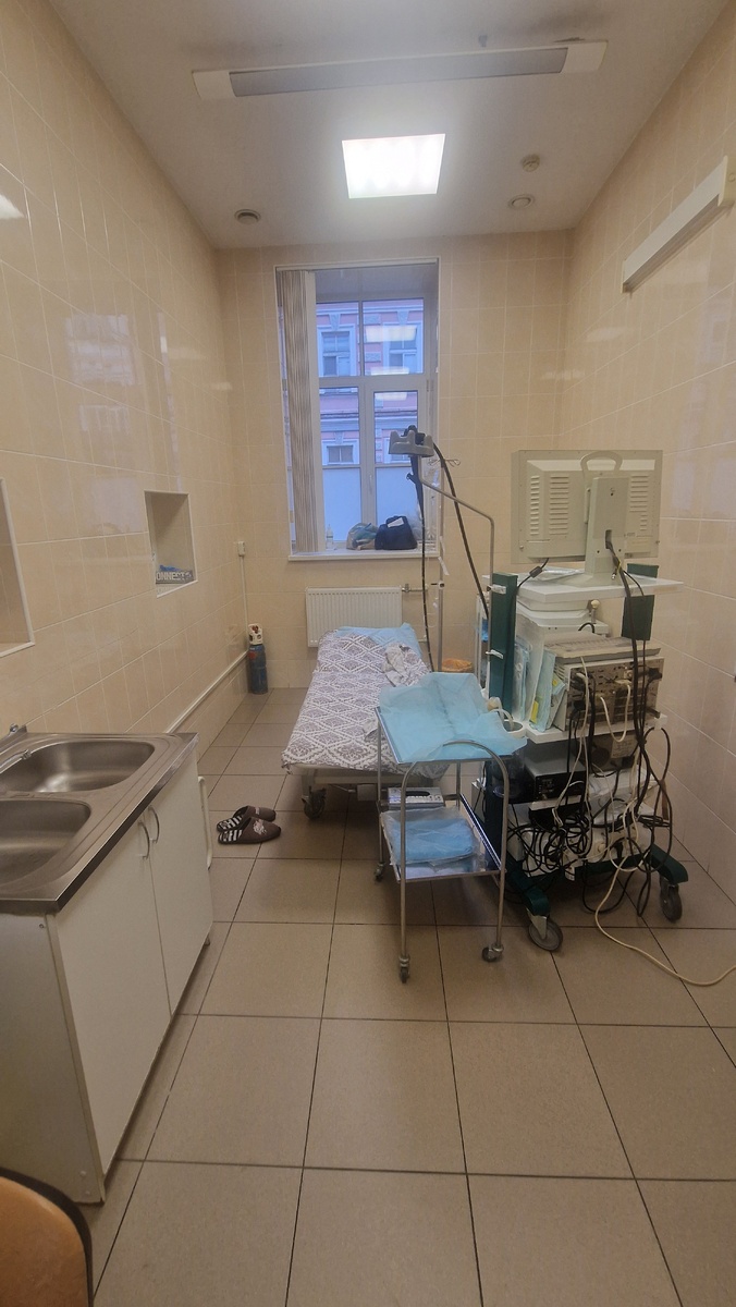 Хорошо местным студентам: из аудитории можно не выходить. В окошко глянул - всё как на ладони. 