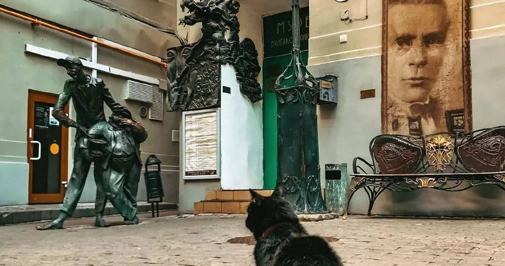 "Налево метров триста. 302 бис"