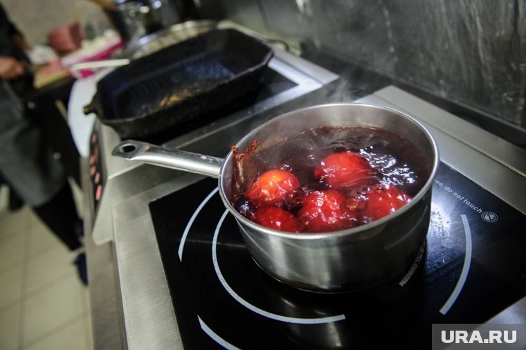     Ошпаривание продуктов кипятком часто называют - бланшированием