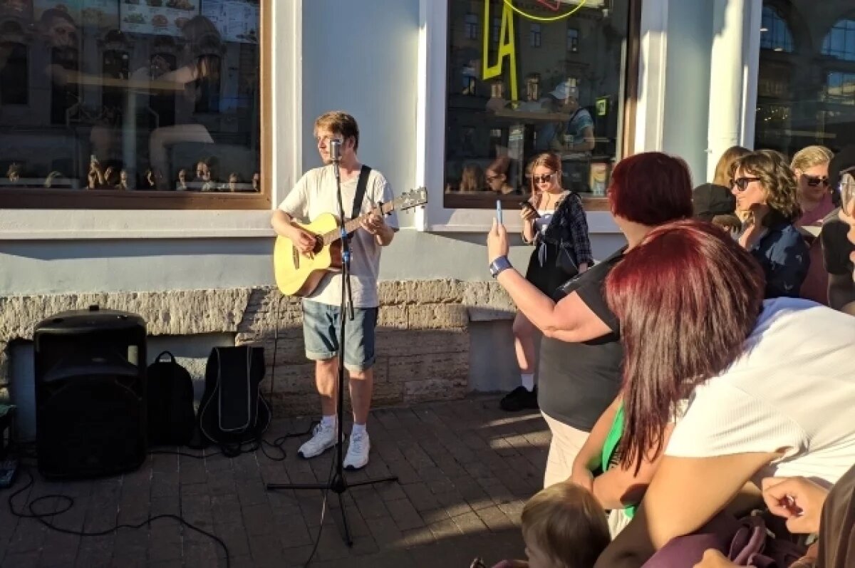    В Петербурге в октябре выявили 23 нарушения среди уличных музыкантов