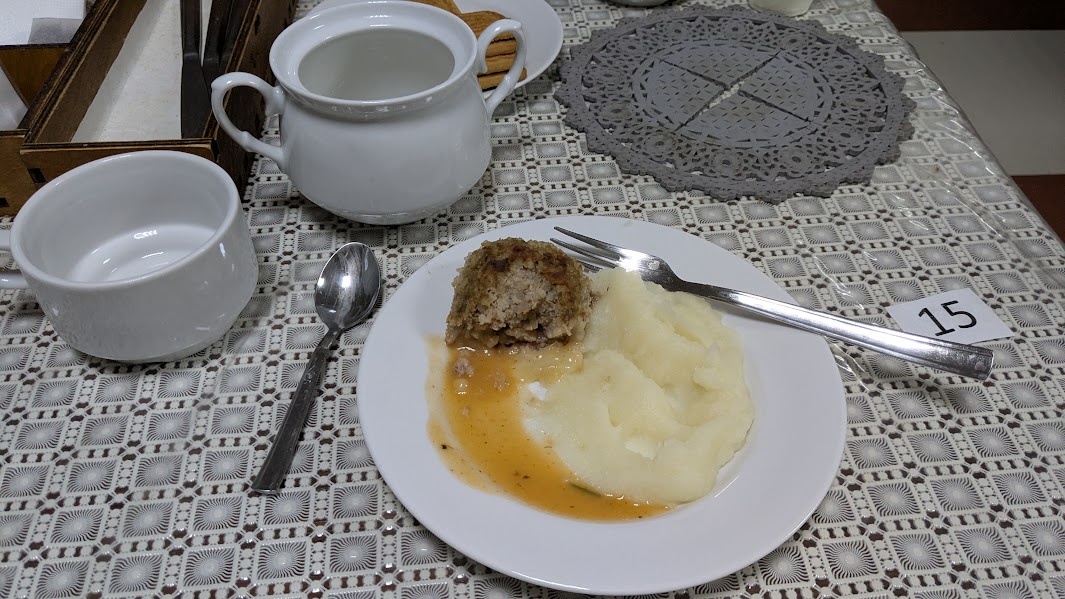 Второе блюдо в столовой. Фото автора