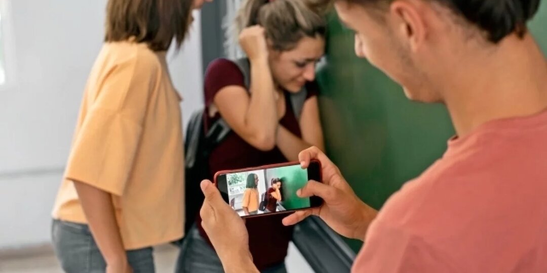 Загнанные в угол. Детский психолог о том, как остановить травлю в школе