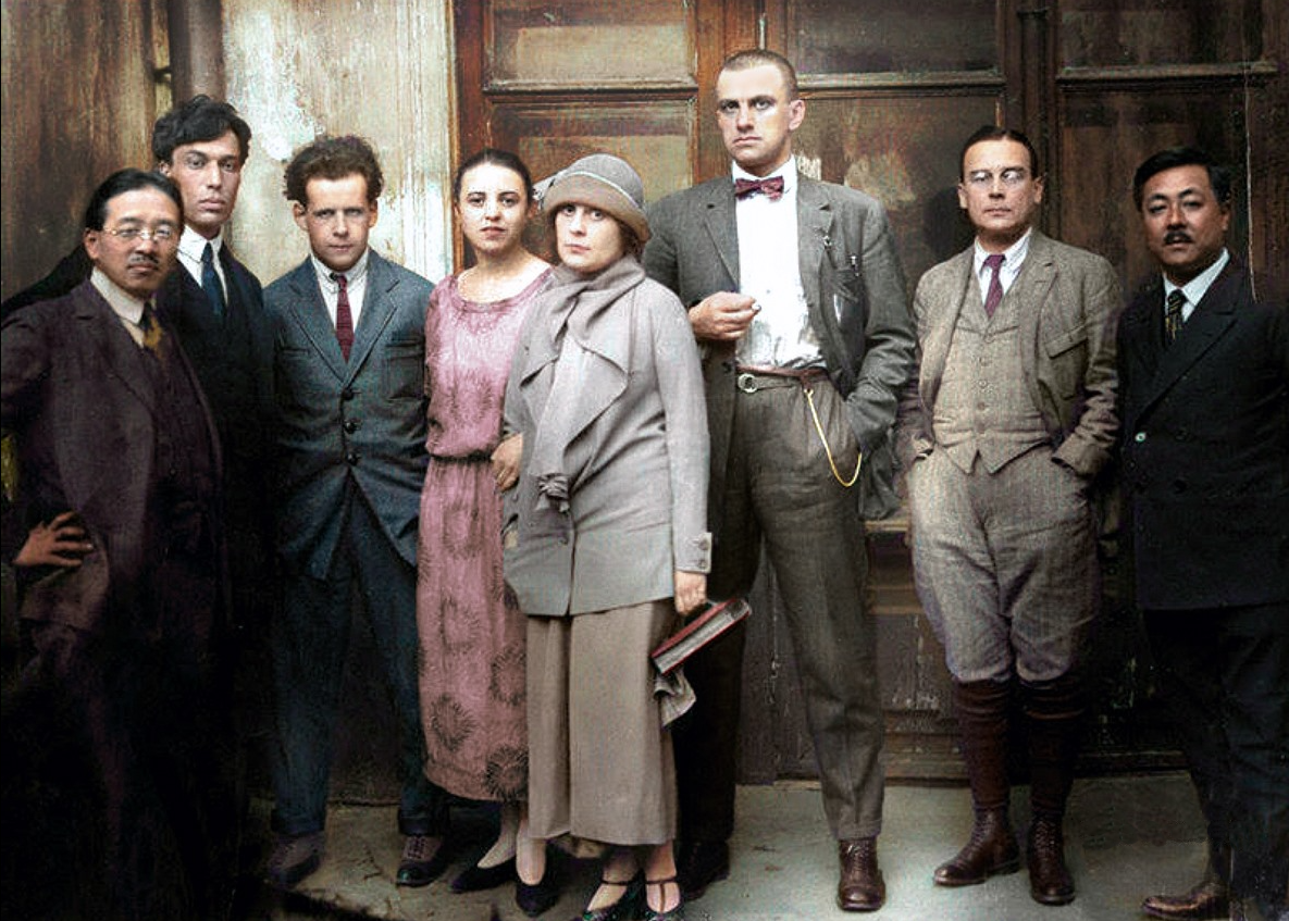 Слева направо: Тамизи Найто, Пастернак, Эйзенштейн, Ольга Третьякова, Лиля Брик, Маяковский, Арсений Вознесенский (советский дипломат) и переводчик с японского. 11 мая 1924 года.