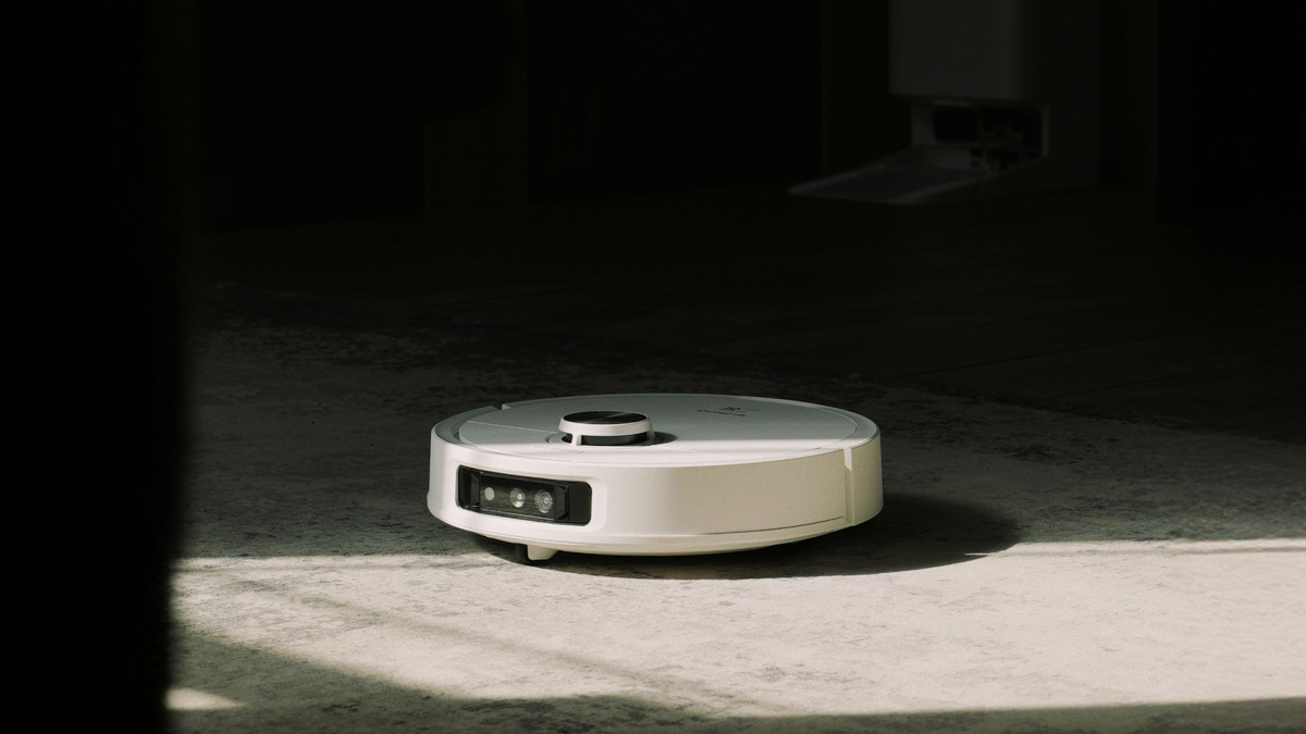 Умный робот-пылесос PVCRAC 7790 Wi-Fi IQ Home поможет организовать уборку, если нет времени.