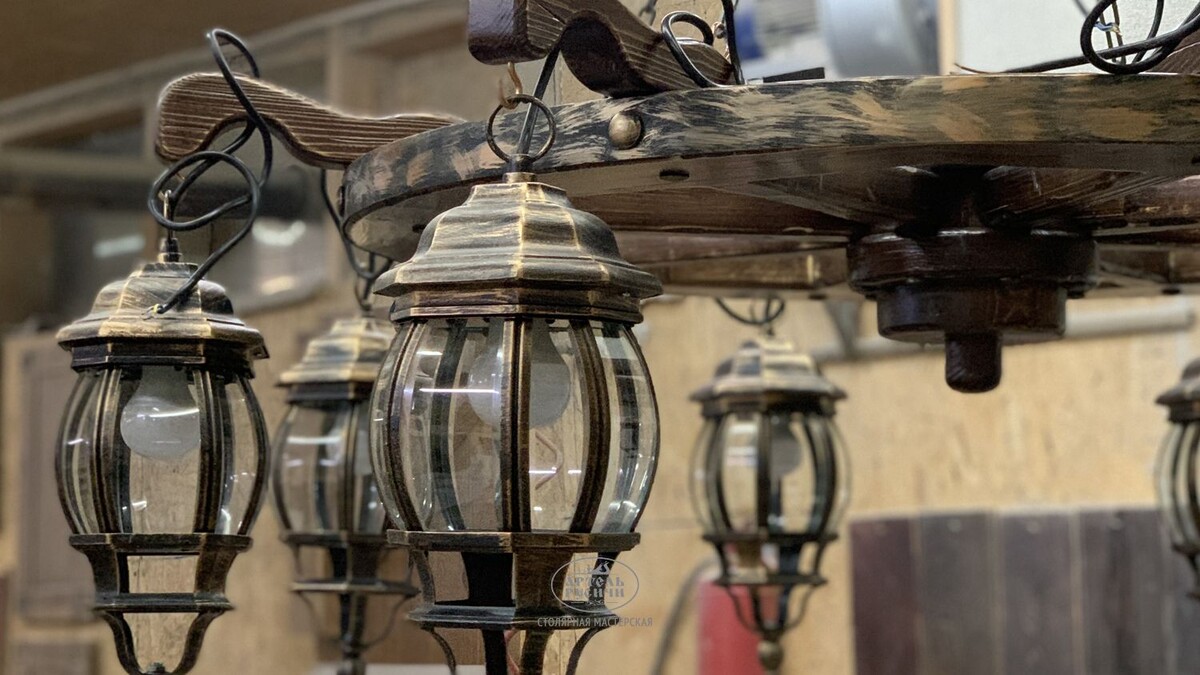 Люстра из массива северной сосны