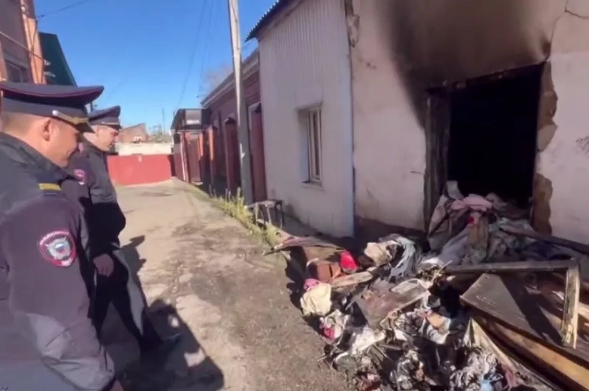    Полицейские спасли 15 человек из горящего дома в Армавире