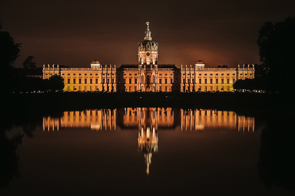 Шарлоттенбургский дворец при ночном освещении