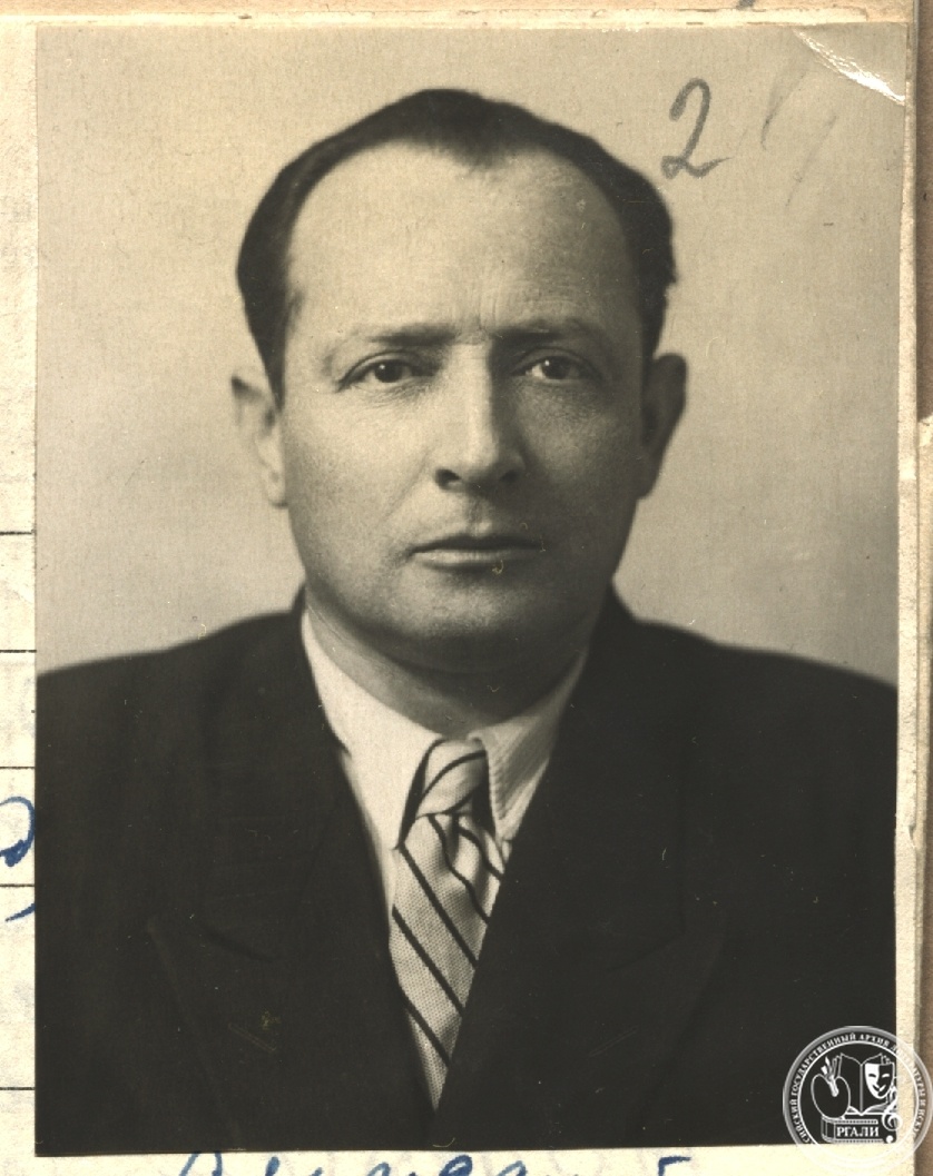 Фотография И.И. Игина. Начало 1950-х гг. РГАЛИ. Ф. 2943. Оп. 4.