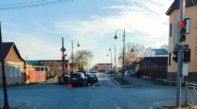    В Соль-Илецке при столкновении автомобилей пострадали два человека Оренбуржье